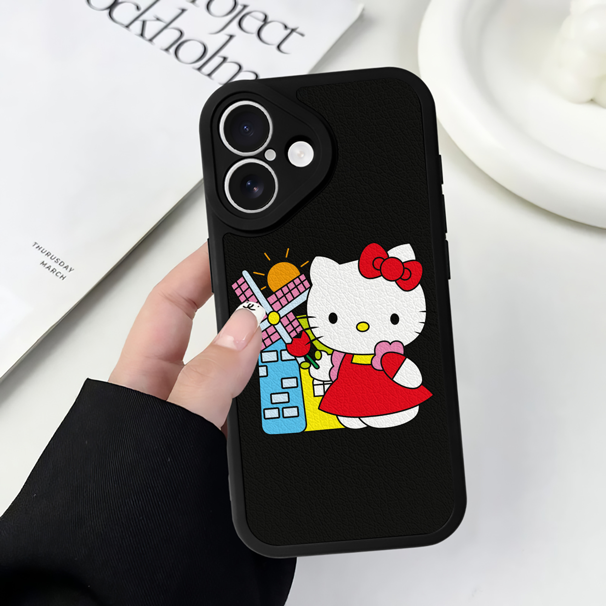 （画像用） Hello Kitty ハローキティ 【iPhone 16シリーズ対応】シリコンスマホケース（レザー調） 材質：シリコン